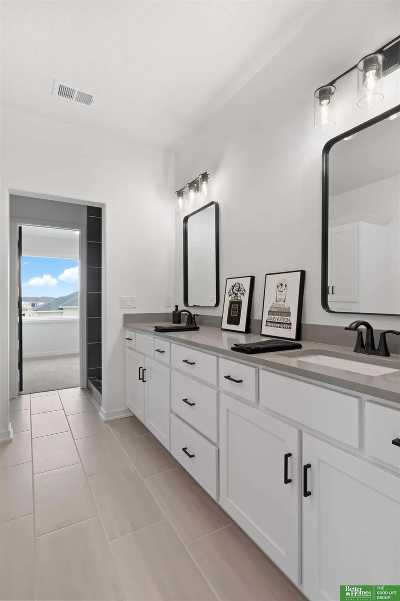 5 Bedrooms Single Family Detached