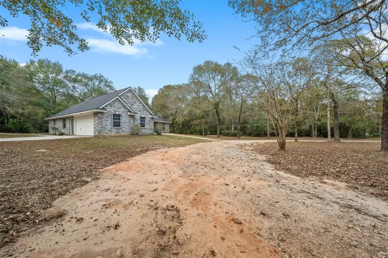 18451 Hills Lake Ct, Montgomery, Texas, United States. - Photo 33