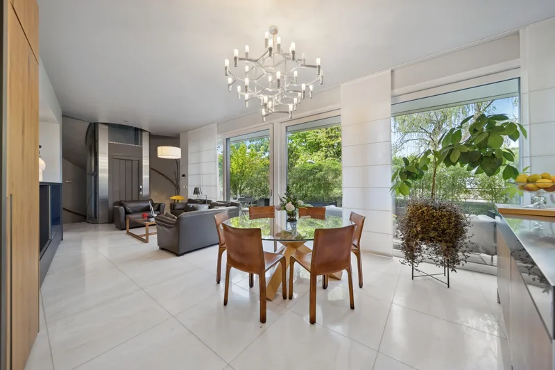 Designer Home With View And Pool