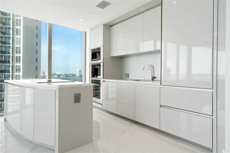 18975 Collins Ave 1104, Golden Beach, Florida, United States. - Photo 16