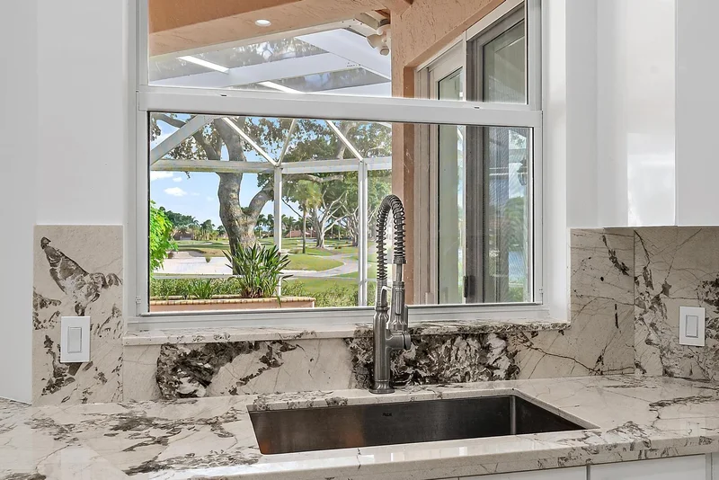 Single Family Residence in West Palm Beach