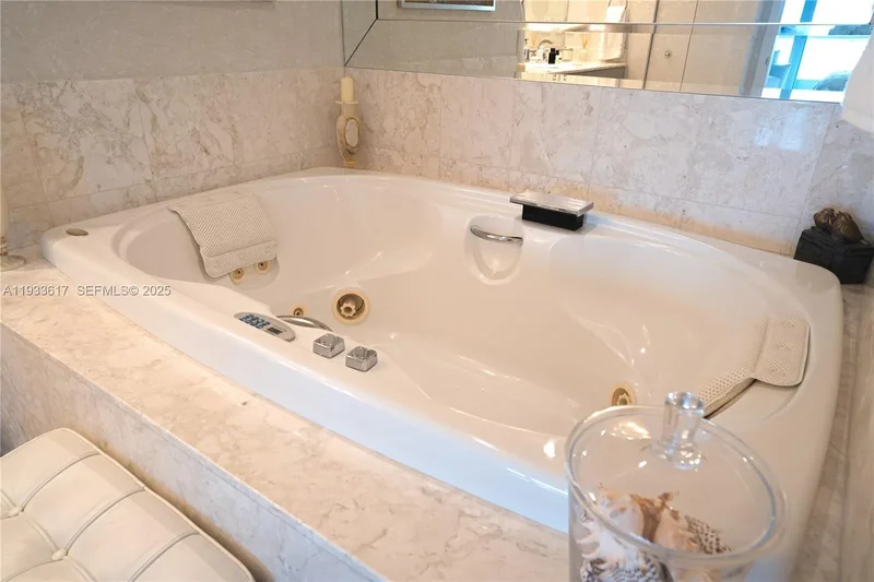 1331 Brickell Bay Dr 1609, Miami, FL, 33131, USA, Miami, Florida, United States. - Photo 42