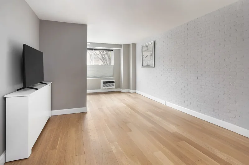 The Vaux, 372 CENTRAL PARK W, New York, New York, United States. - Photo 2