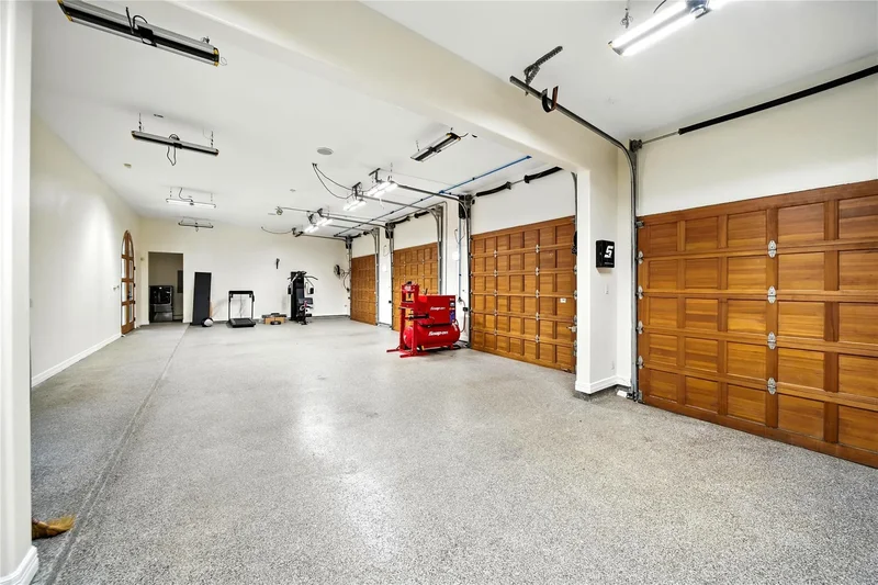 701 W Friar Tuck Lane, Houston, Texas, United States. - Photo 39