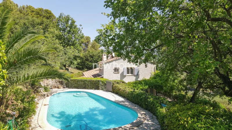 House with panoramic view in a sought-after area of Fayence