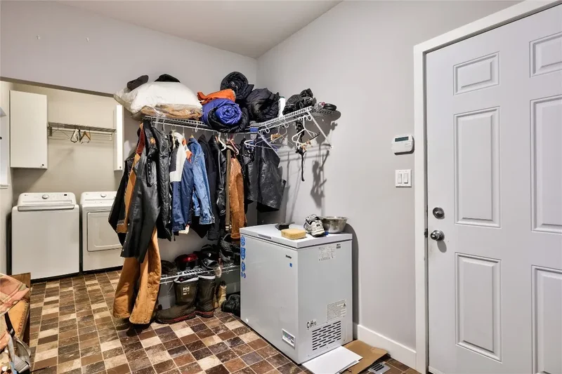 4867 Tattersfield Place, Cariboo G, British Columbia, Canada. - Photo 19