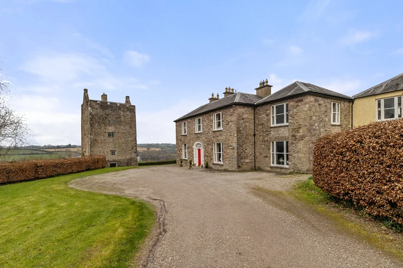 Carrigacunna Castle
