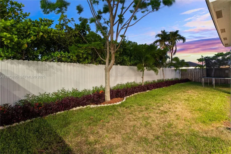 14841 SW 39th Ter, West Miami, Florida, United States. - Photo 14