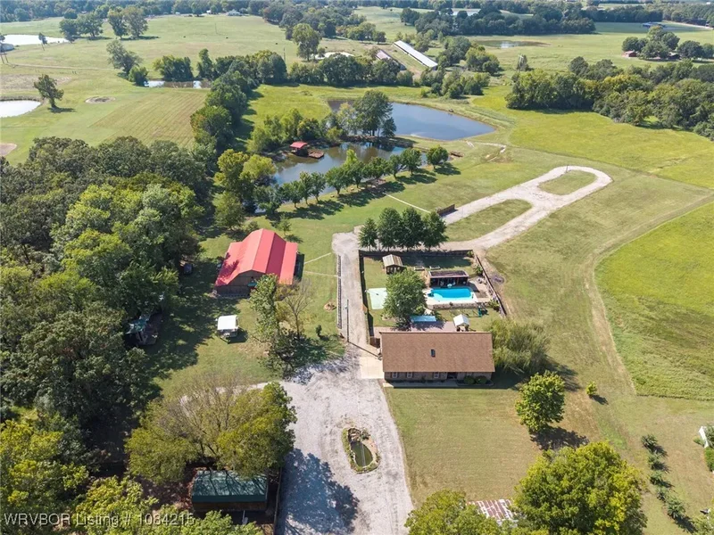 1820 Oak Grove Road, Van Buren, AR 72956, Van Buren, Arkansas, United States. - Photo 11