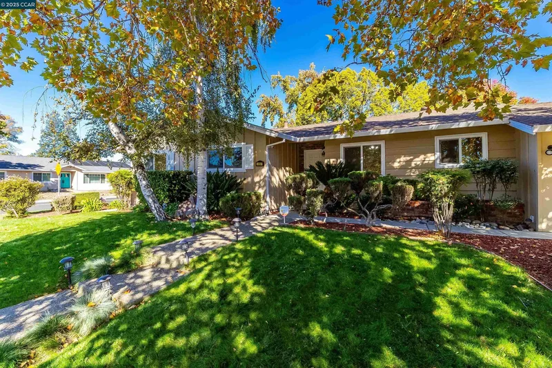 Single Family Residence in Walnut Creek