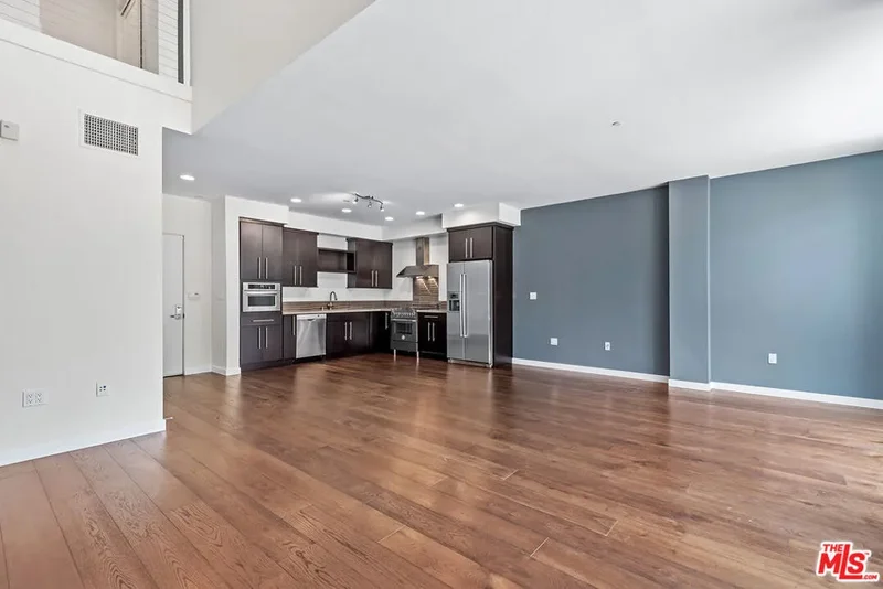 13045 Pacific 120, South Gate, California, United States. - Photo 18