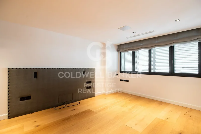 Impressive luxury apartment in the Turó Park area.