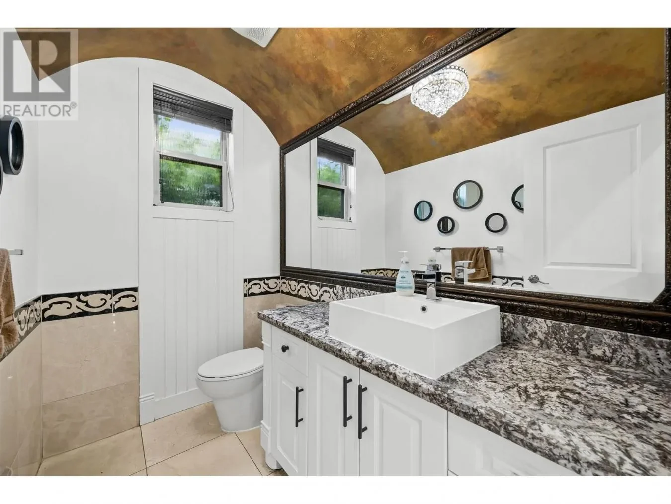 1060 E 61ST AVENUE, Vancouver, British Columbia, Canada. - Photo 1
