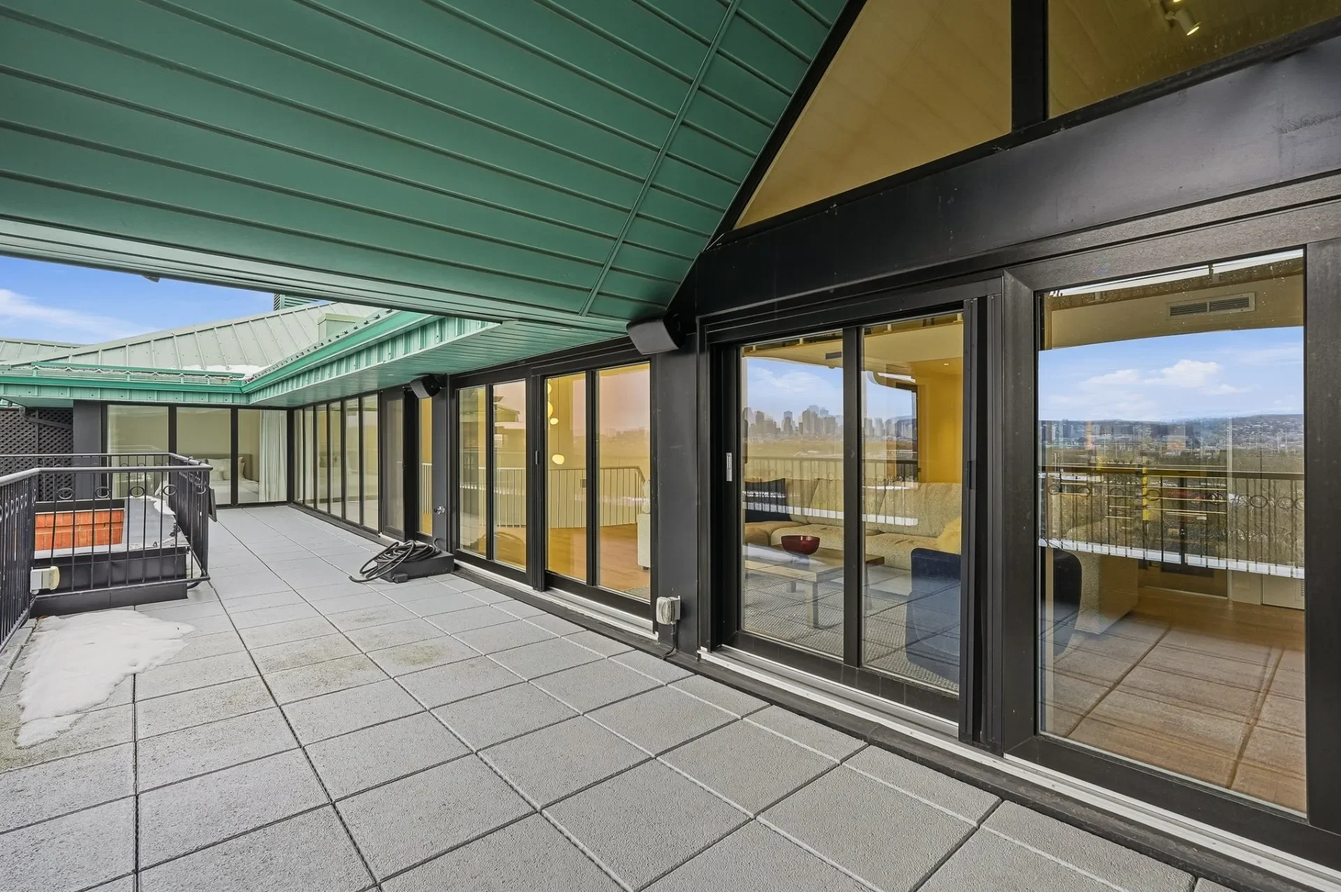 Exterior photo 3