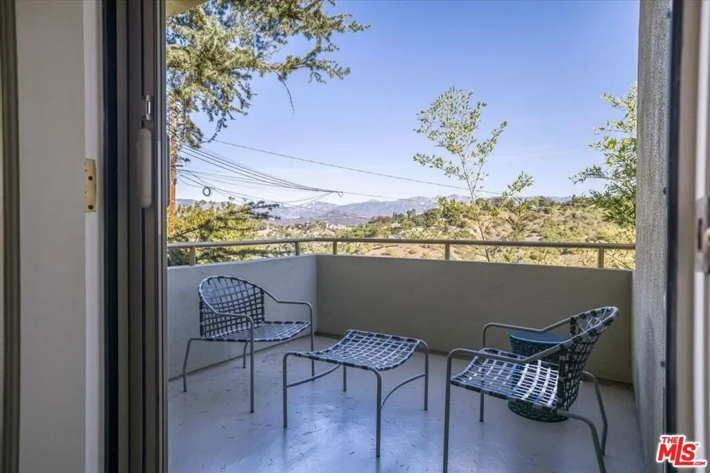 1358 Killarney Avenue, Los Angeles, California, United States. - Photo 13