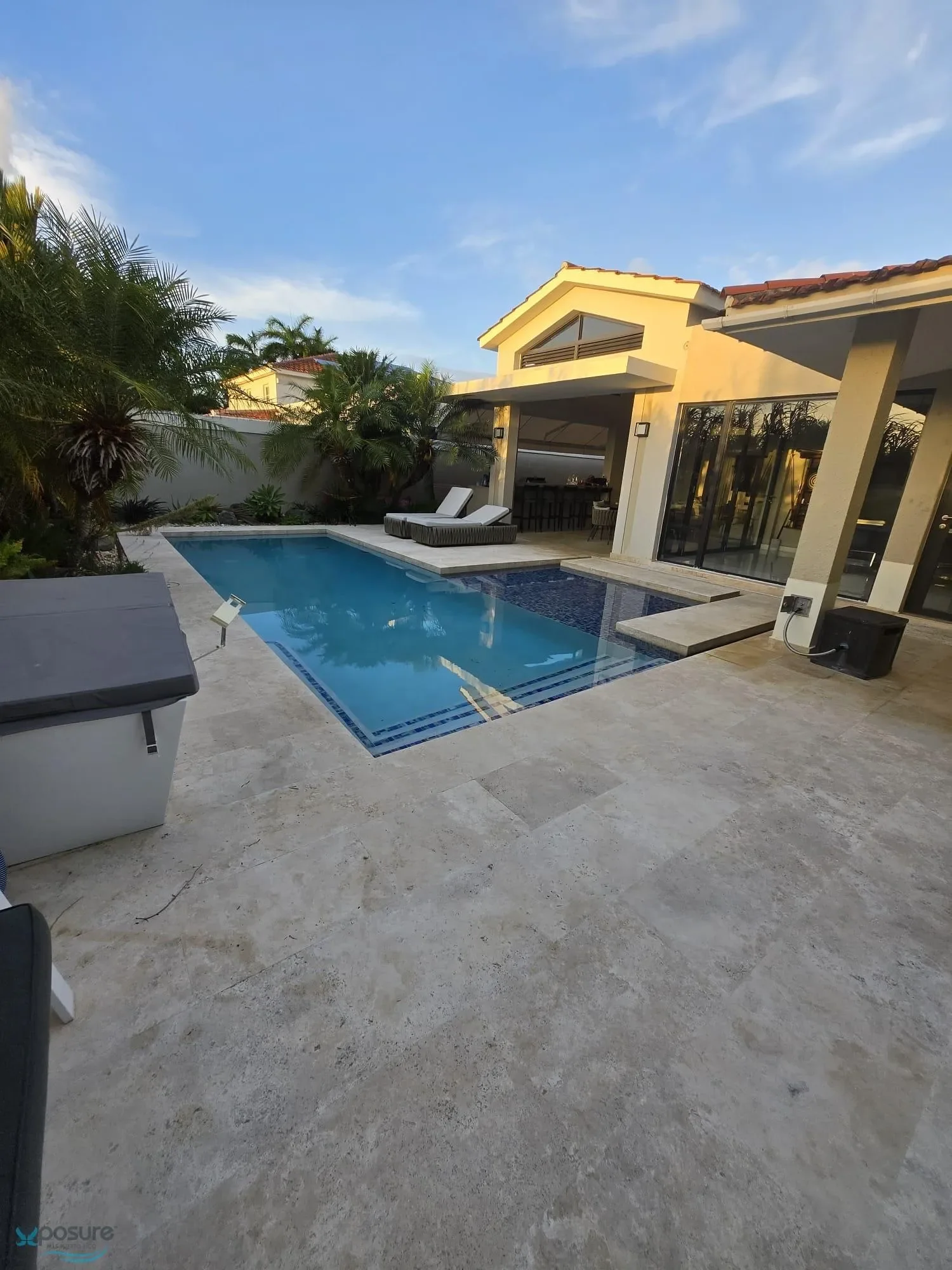Exterior photo 7