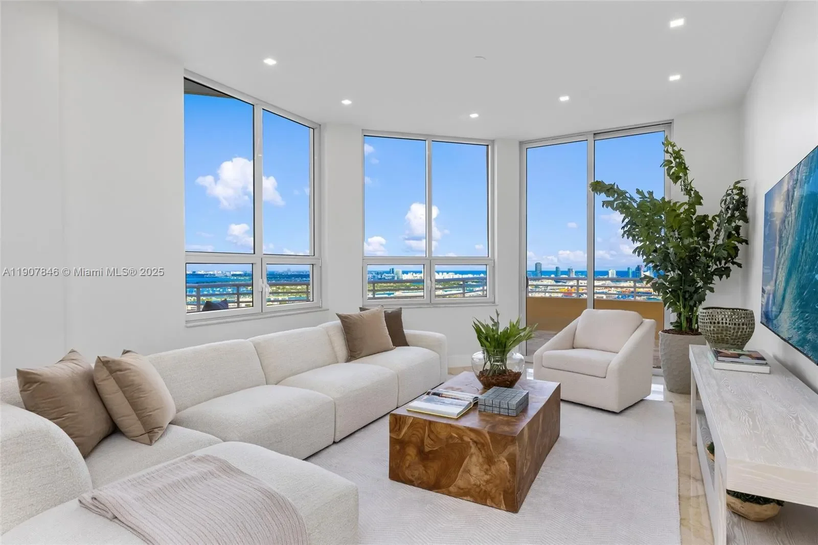 808 Brickell Key Dr 3901, Miami, Florida, United States. - Photo 5