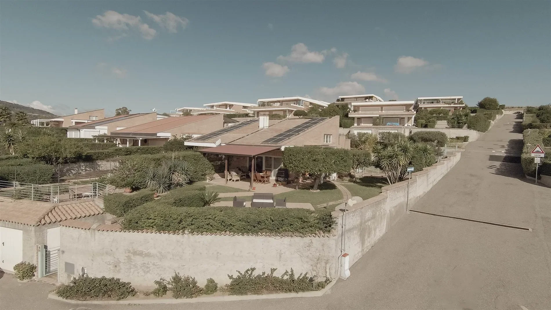 Exterior photo 2