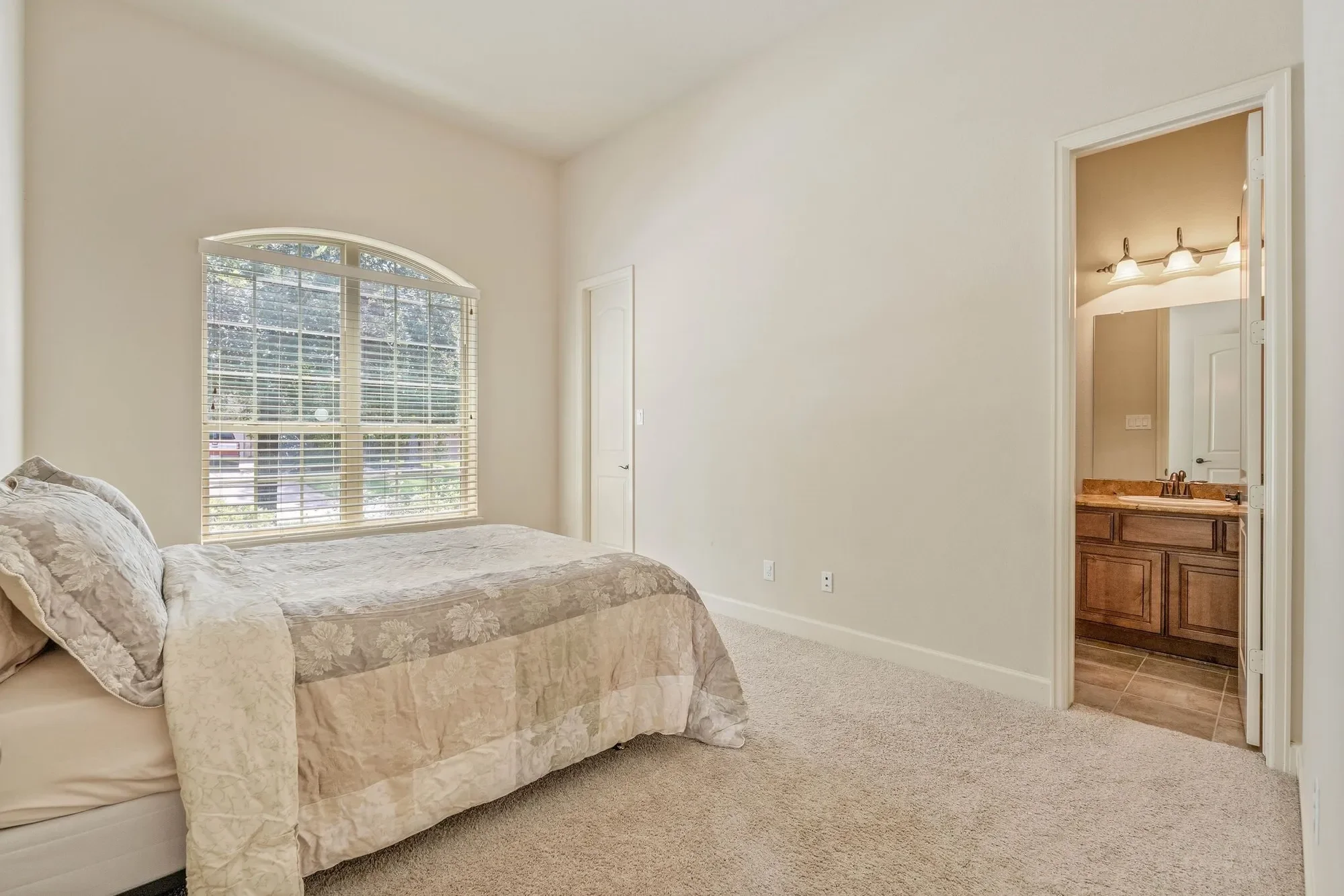 35 N Beech Springs Drive, The Woodlands, TX 77389, The Woodlands, Texas, United States. - Photo 3