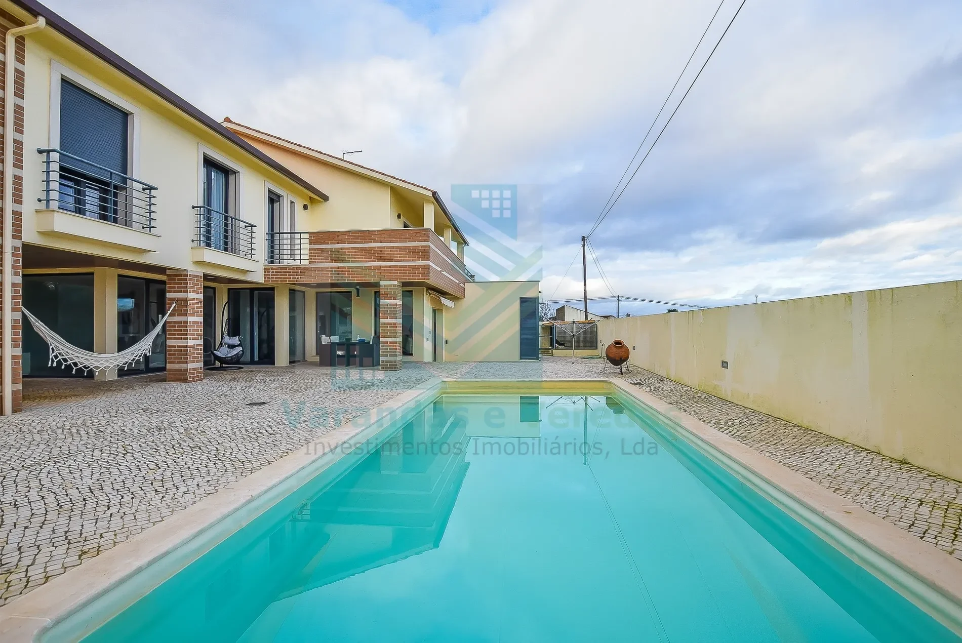 Exterior photo 11