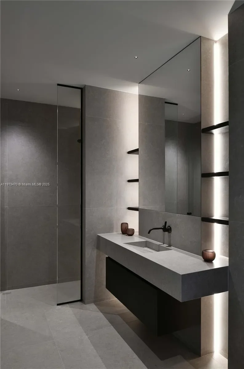 375 N Hibiscus Dr, Miami Beach, Florida, United States. - Photo 32