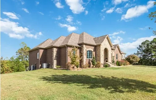 6 Bedrooms Single Family Detached