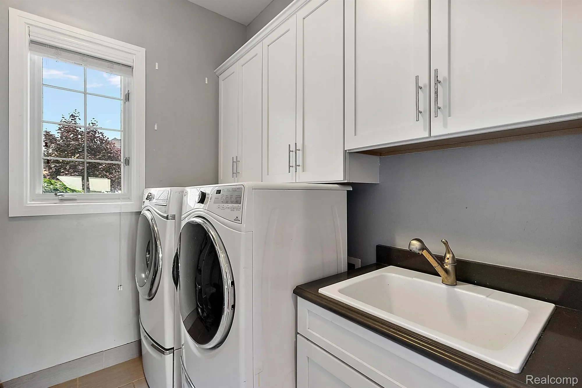 18 SAND BAR Lane, Detroit, MI 48214, Detroit, Michigan, United States. - Photo 44