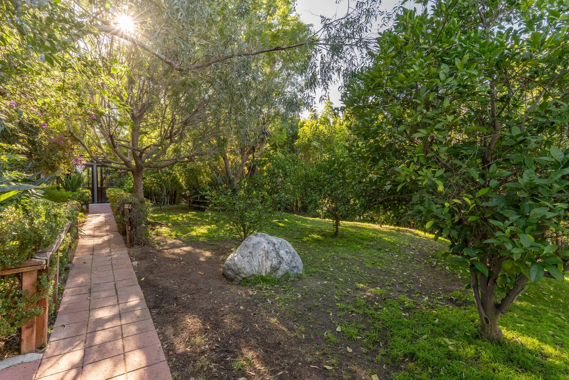 5653 Shirley Avenue , Tarzana, CA 91356, Los Angeles, California, United States. - Photo 29