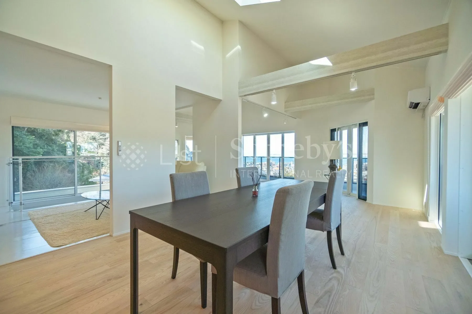 Gallery photo 4