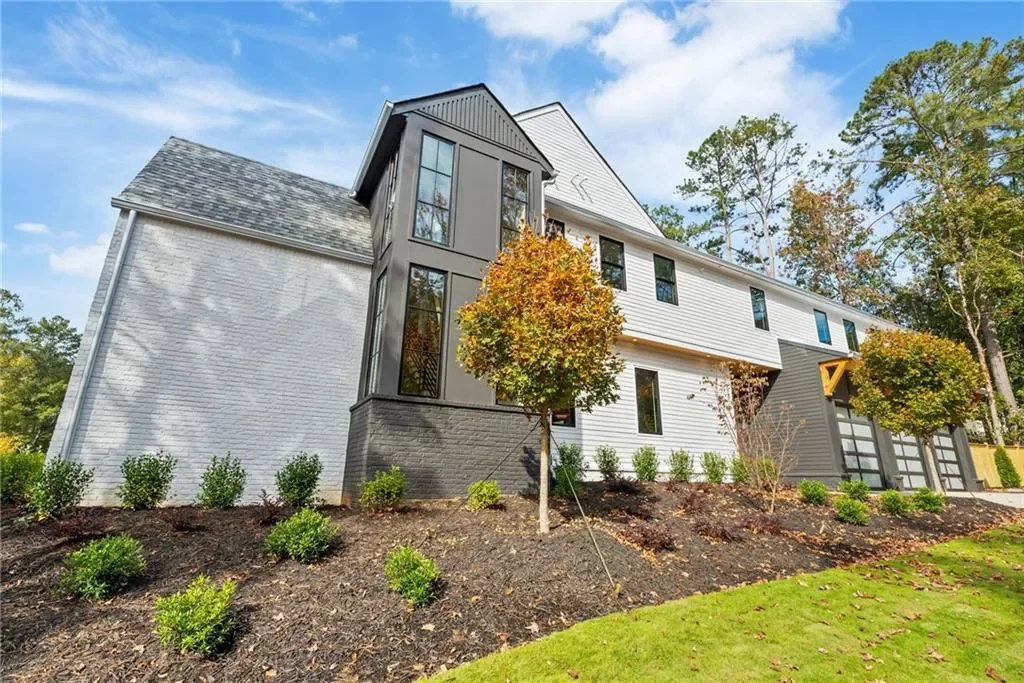 Exterior photo 4
