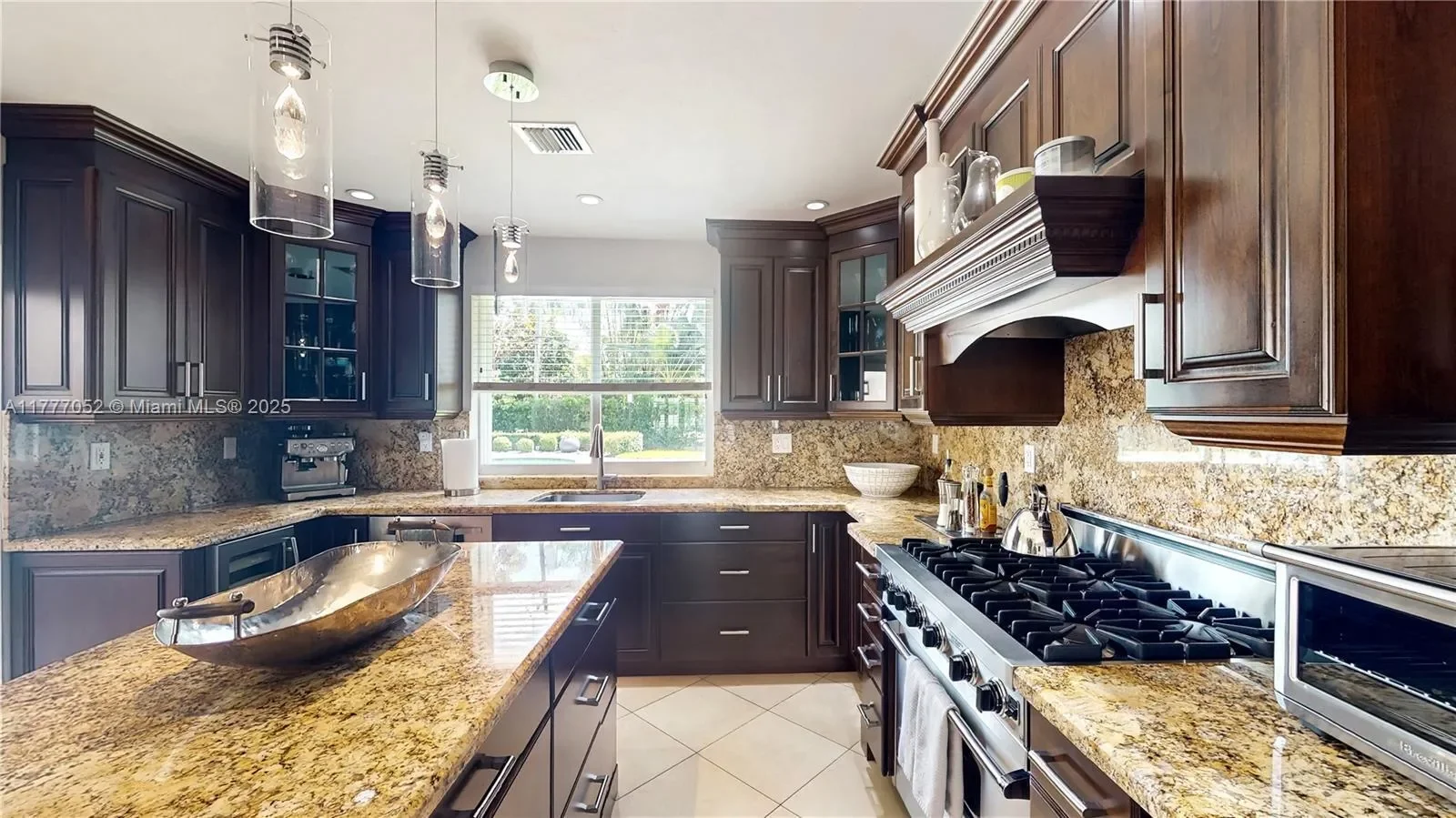 8860 SW 155th Ter, Cutler Bay, Florida, United States. - Photo 6