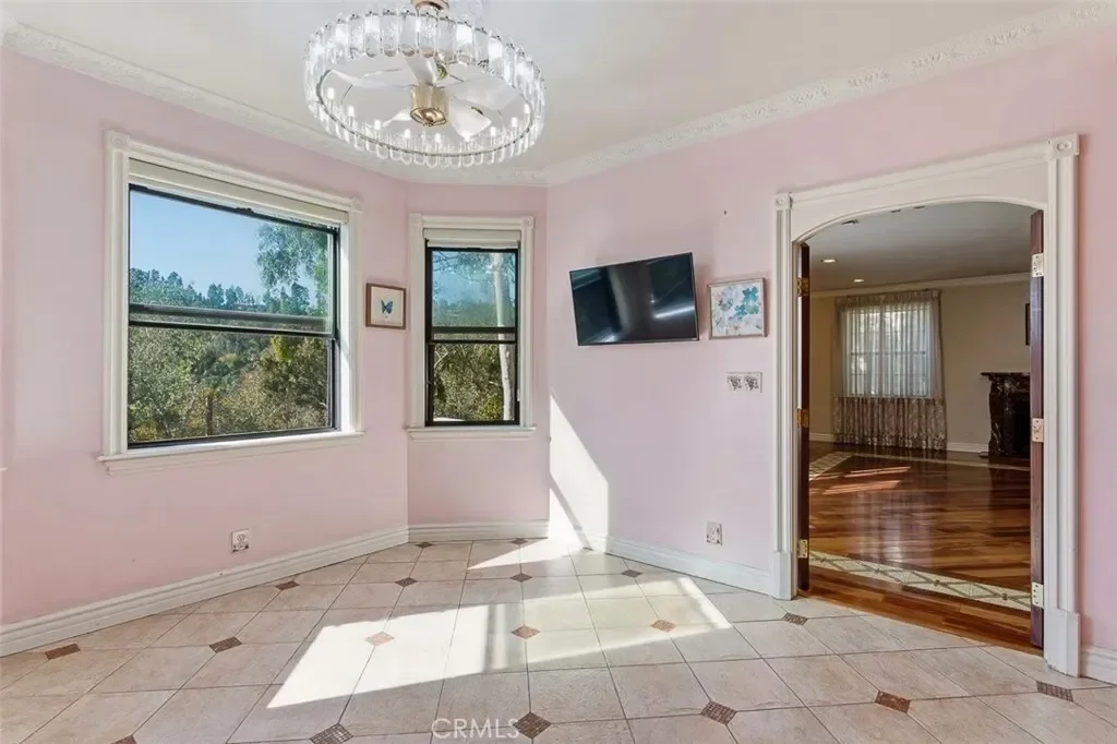 56 N Arroyo, Altadena, California, United States. - Photo 15
