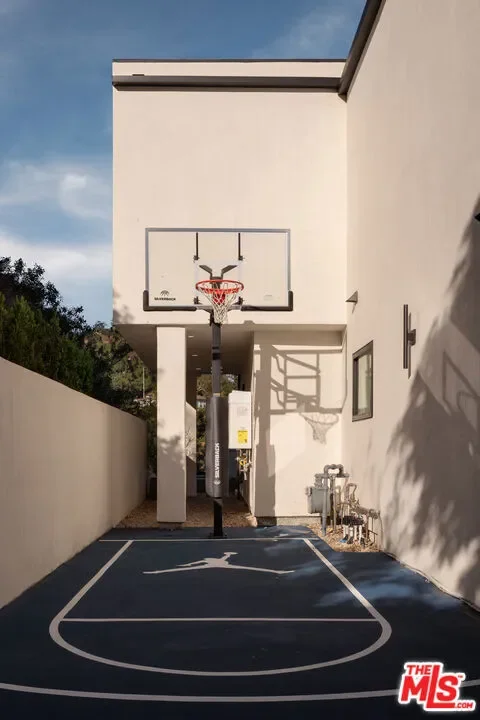 2608 Zorada Drive, Los Angeles, California, United States. - Photo 5