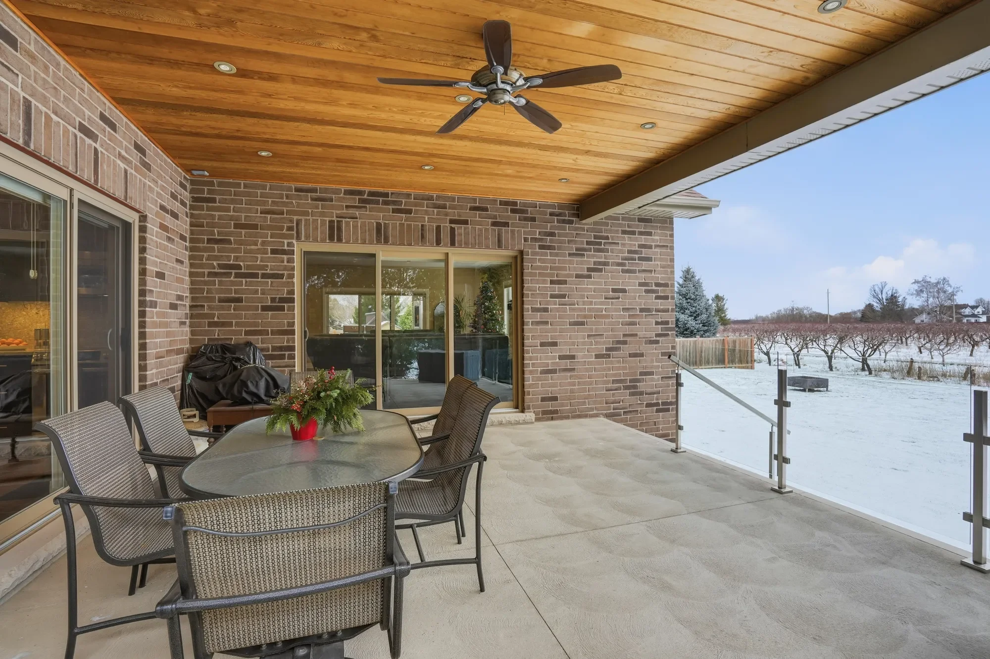 Exterior photo 5