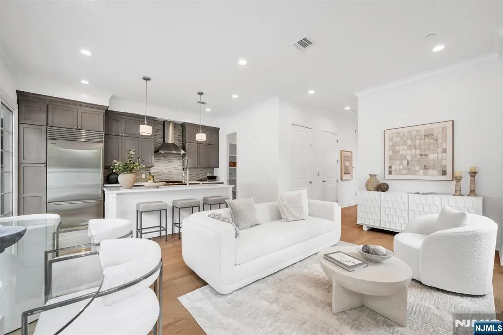 11 Gabriel Court #11, Paramus, New Jersey, United States. - Photo 12