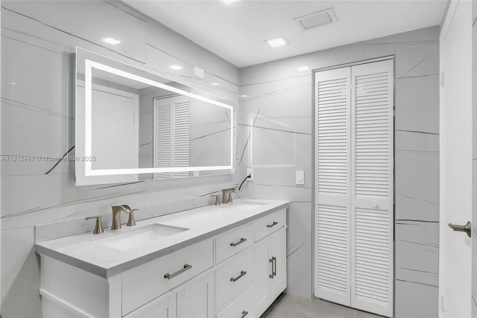 355 Poinciana Dr 1130, Golden Beach, Florida, United States. - Photo 16