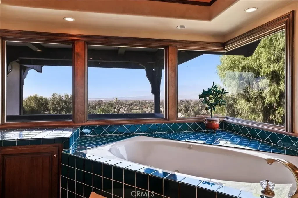7008 Hawarden, Riverside, California, United States. - Photo 18