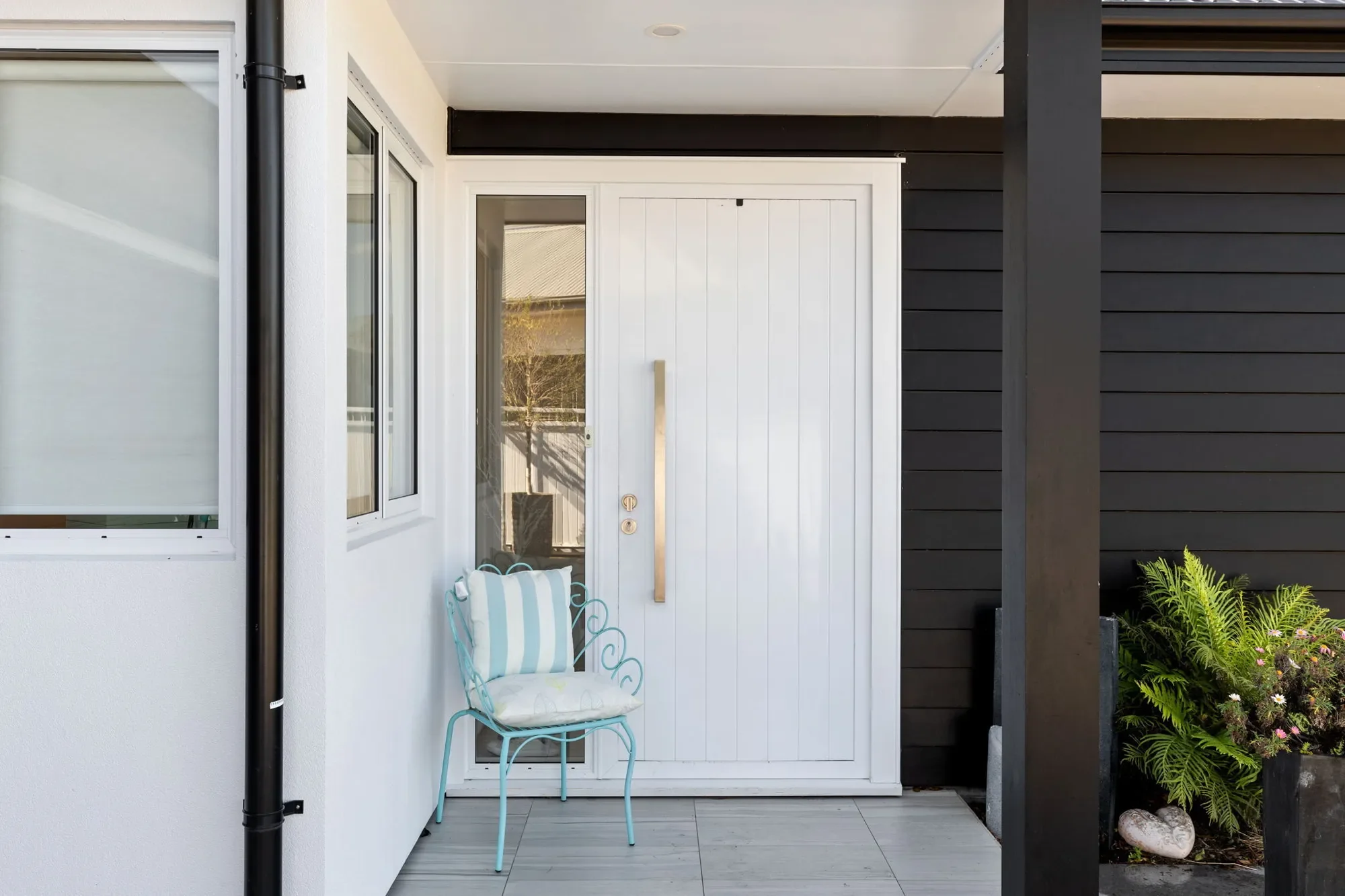 Exterior photo 5