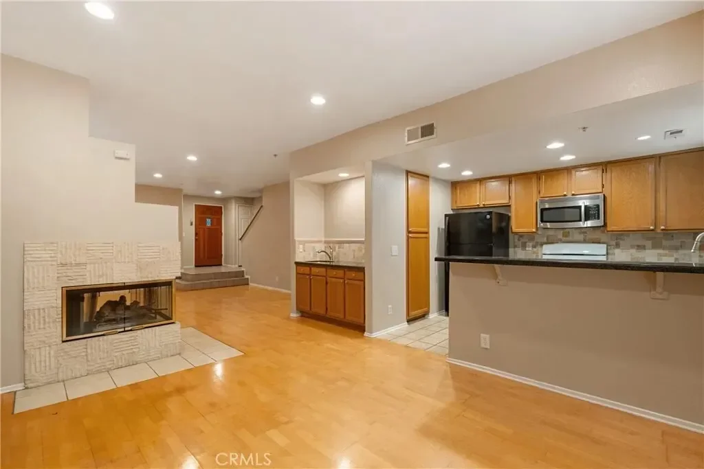 482 S Madison Avenue 1, Altadena, California, United States. - Photo 9