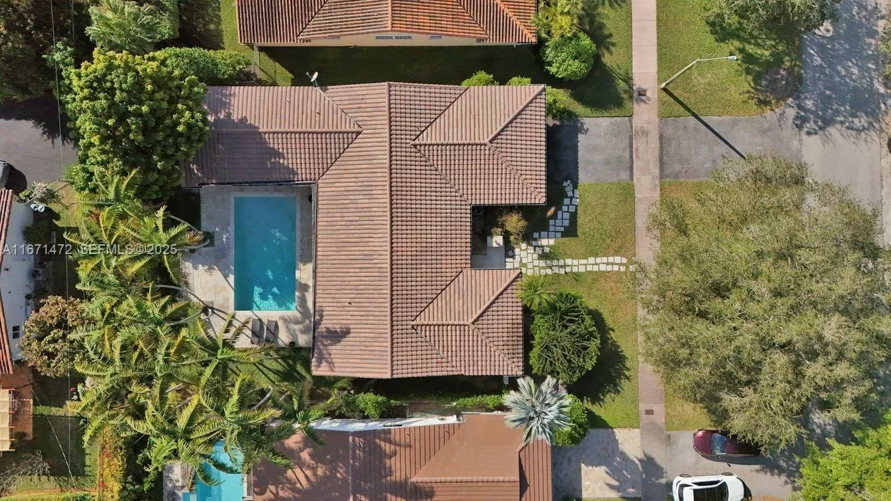 430 Miller Rd, Coral Gables, Florida, United States. - Photo 12