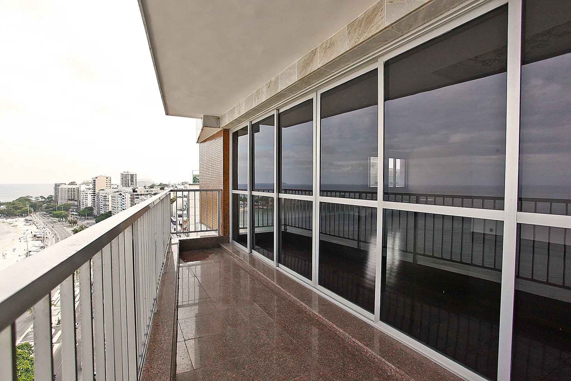 Exterior photo 6