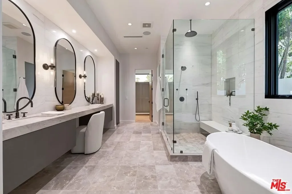 16879 Mooncrest Drive, Los Angeles, California, United States. - Photo 55