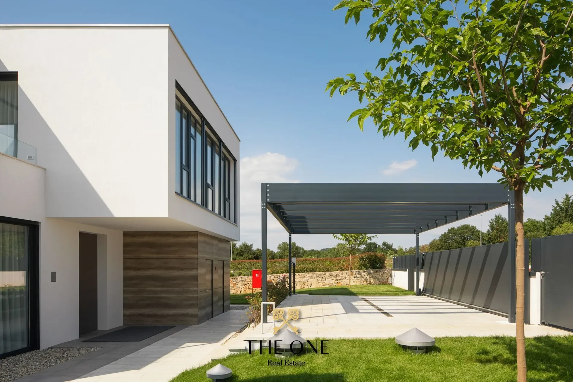 Exterior photo 8