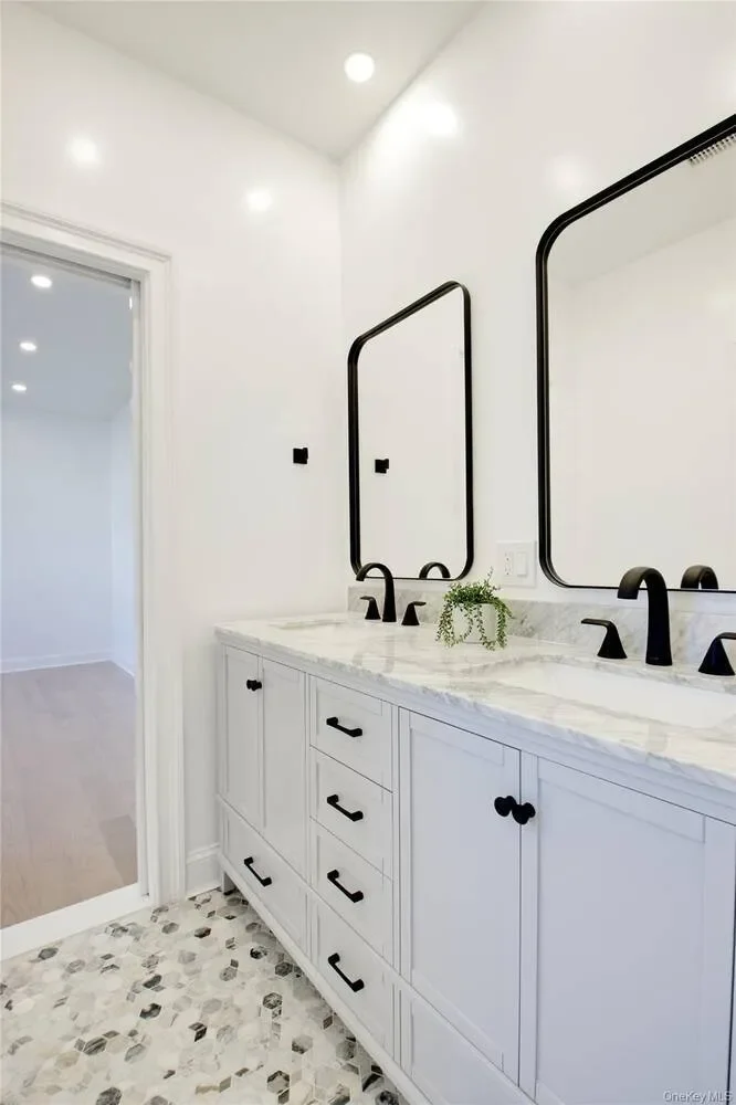 108 Tanners Pond Road, Garden City, New York, United States. - Photo 26