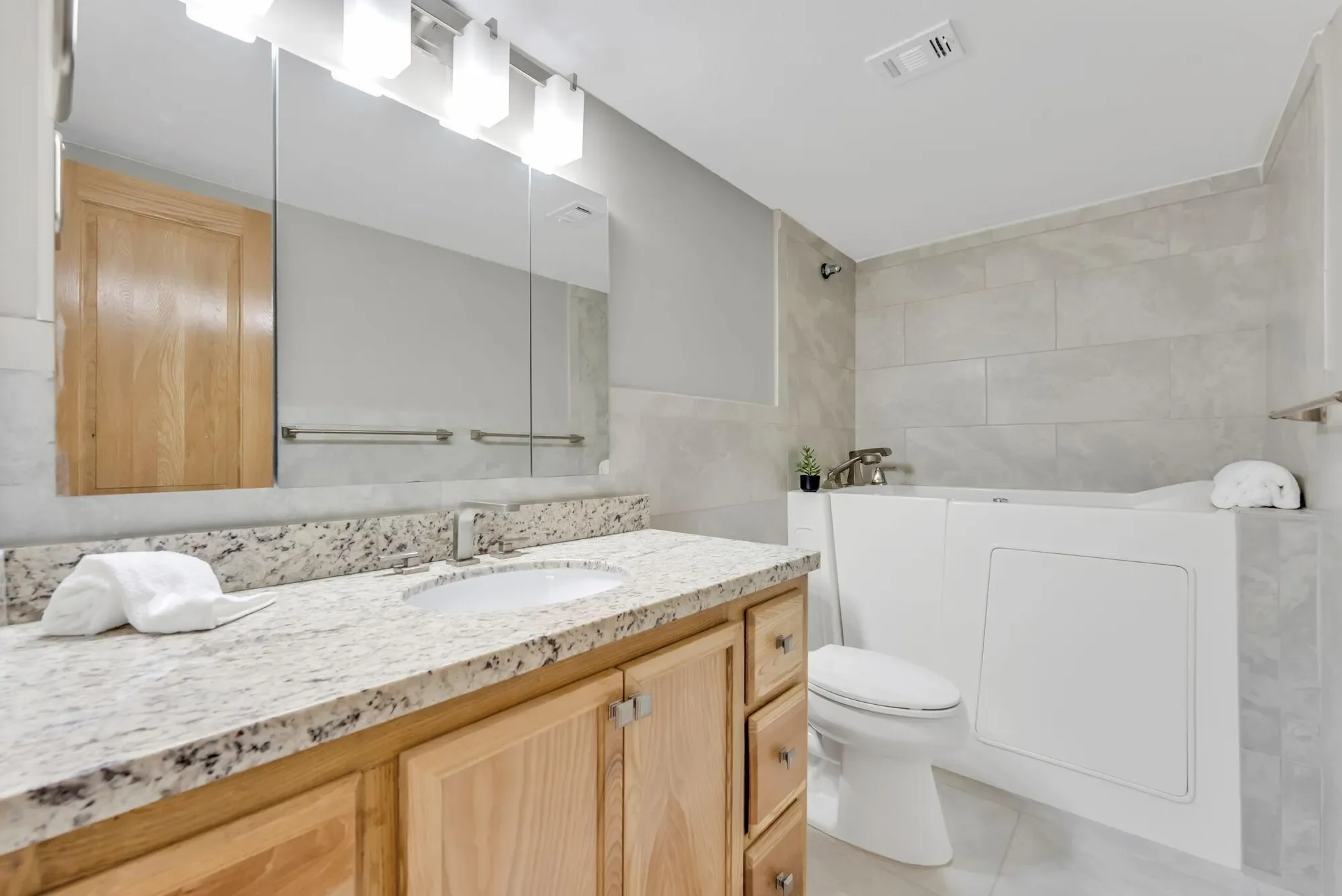 2030 S Ocean Drive, Hallandale Beach, Florida, United States. - Photo 32