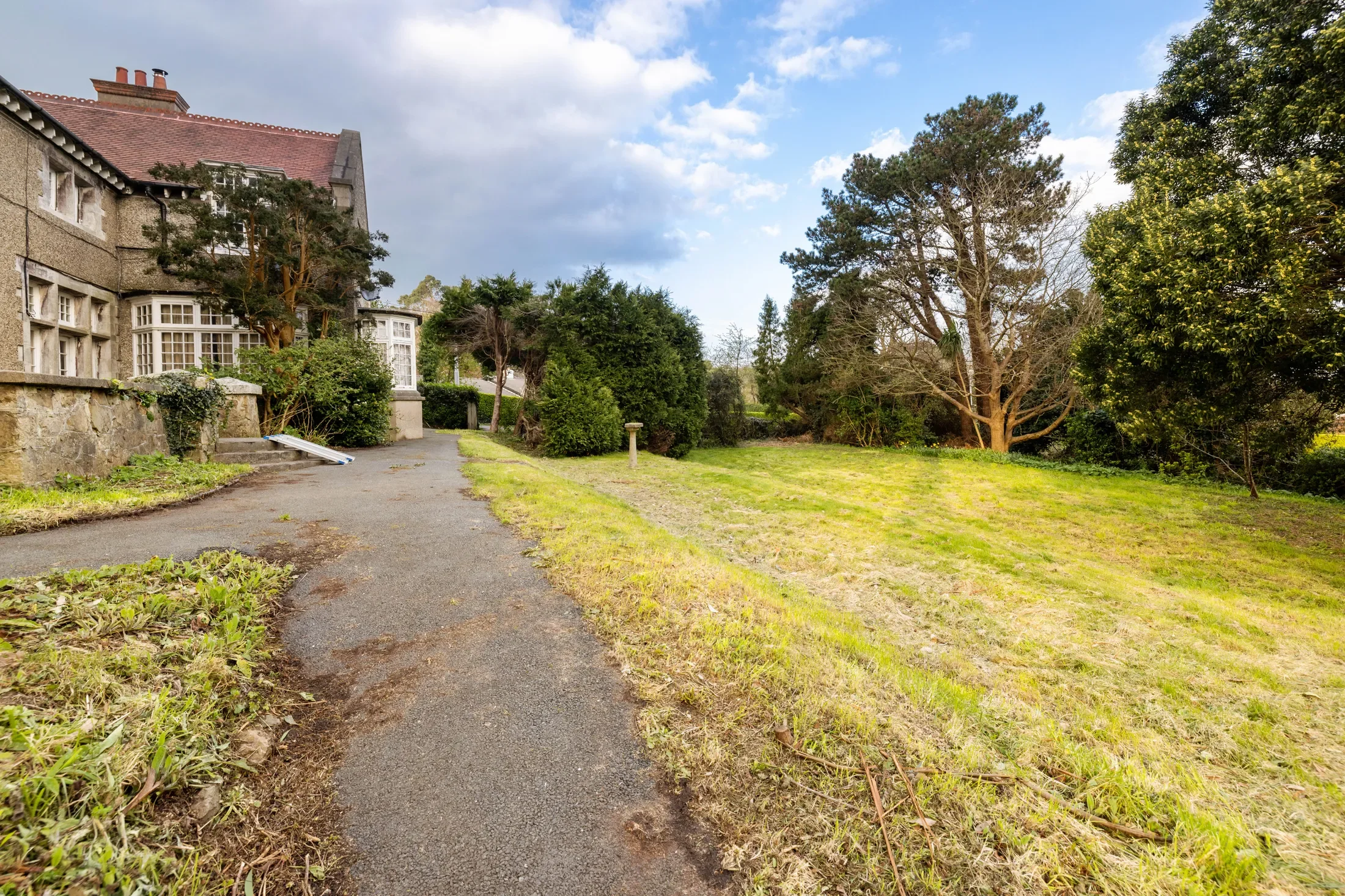 Exterior photo 8