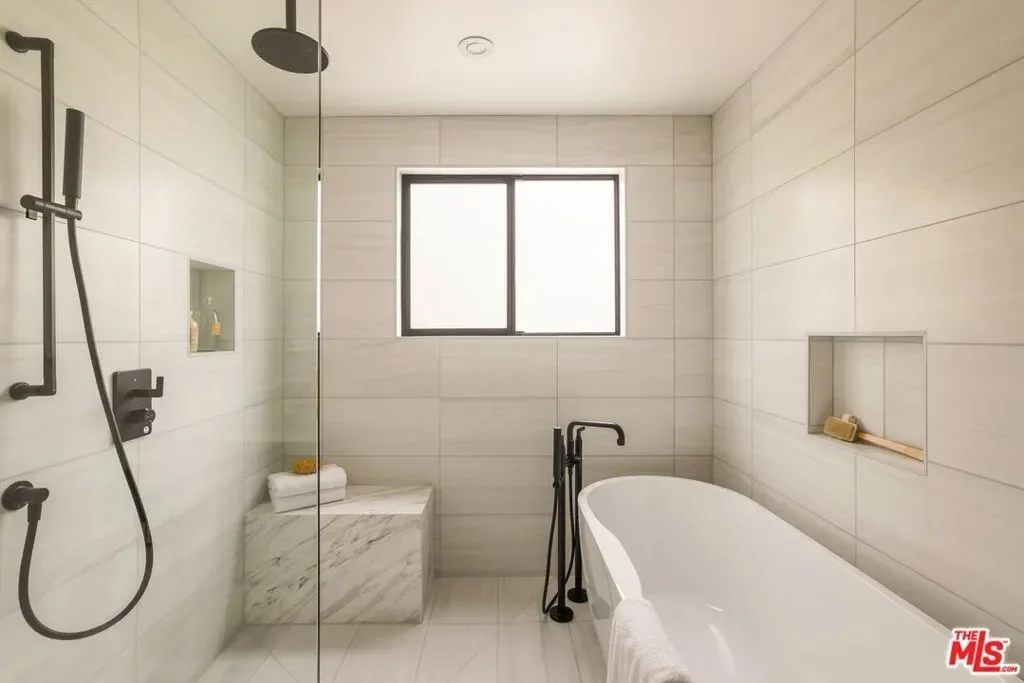 922 N West Knoll Drive, Los Angeles, California, United States. - Photo 10