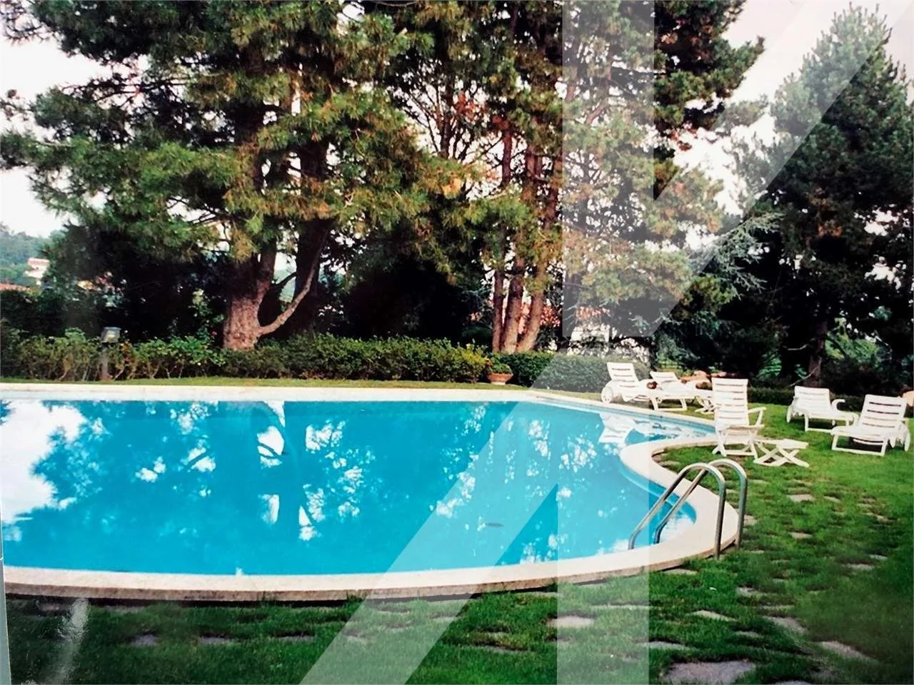 Exterior photo 9