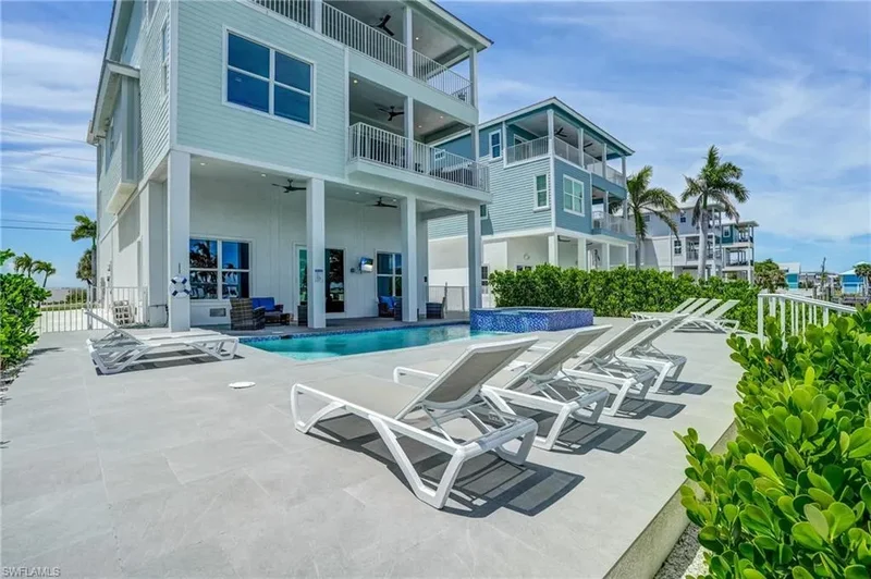661, Fort Myers Beach, Florida, United States. - Photo 24