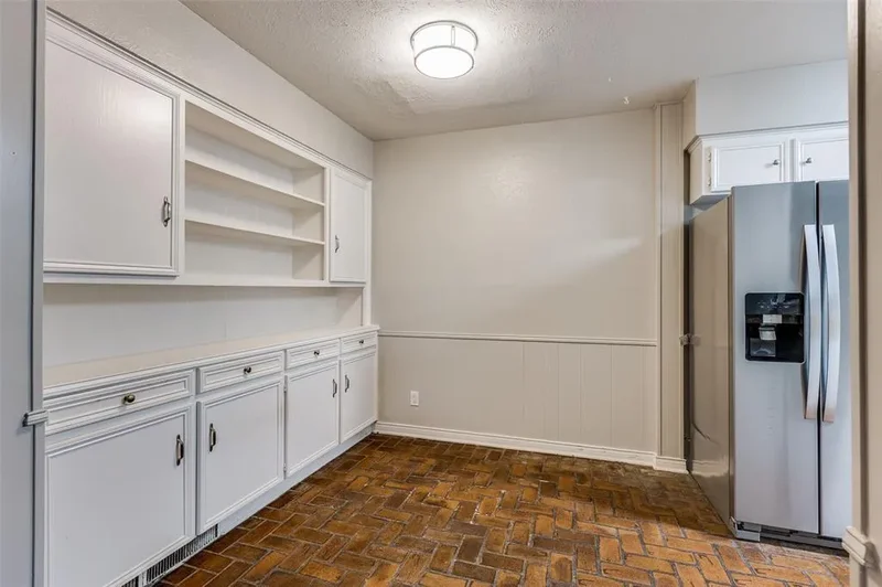 7517 Meadow Oaks Drive, Dallas, Texas, United States. - Photo 9